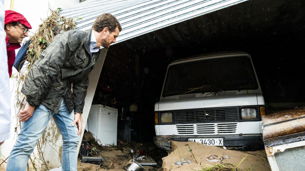 Pablo Casado visita Onteniente (Valencia) tras el paso de la DANA.