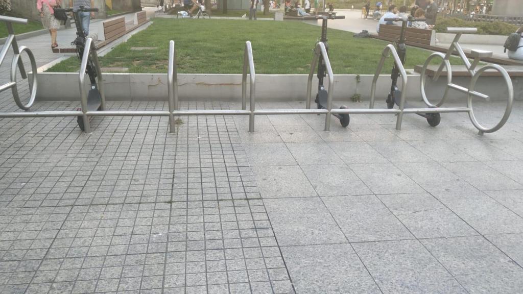 Patinetes Buny en la plaza de Pontevedra