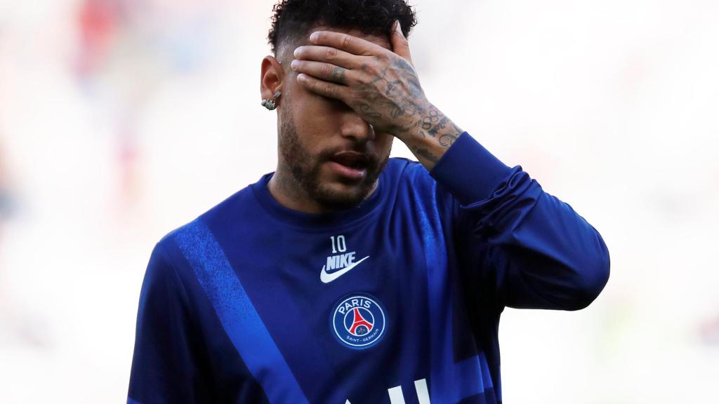 Neymar, durante un calentamiento con el PSG