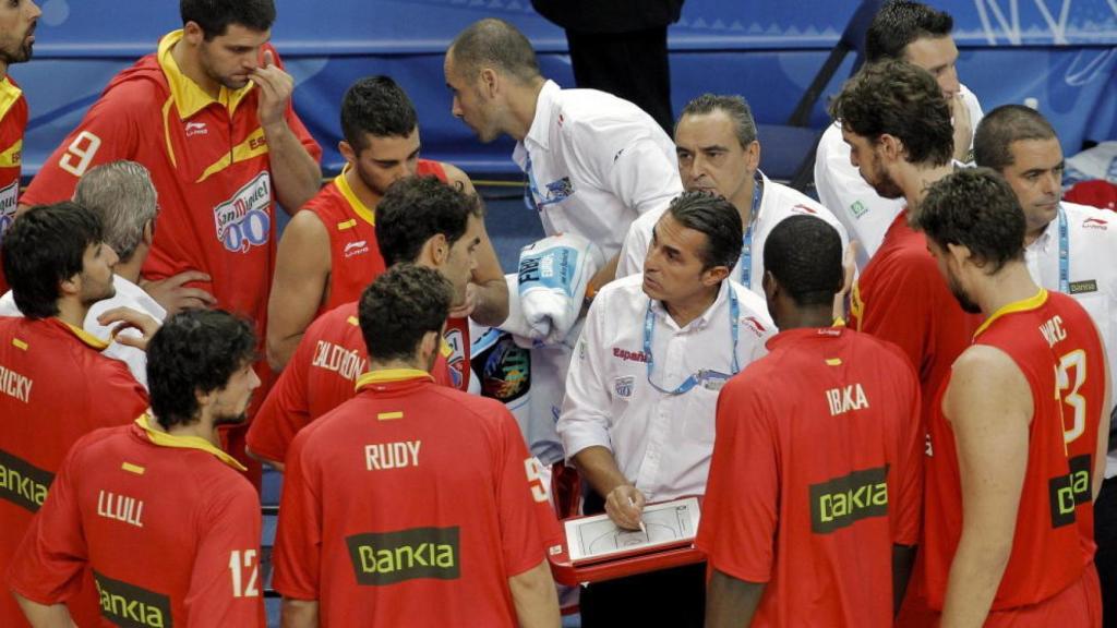 Scariolo dando órdenes a la Selección en 2012