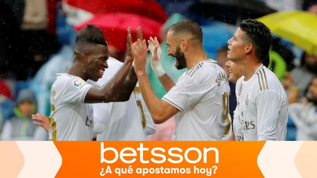 Los jugadores del Real Madrid celebran un gol