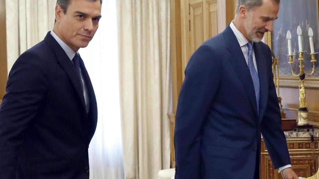 Sánchez y el Rey Felipe VI durante un encuentro en Zarzuela.