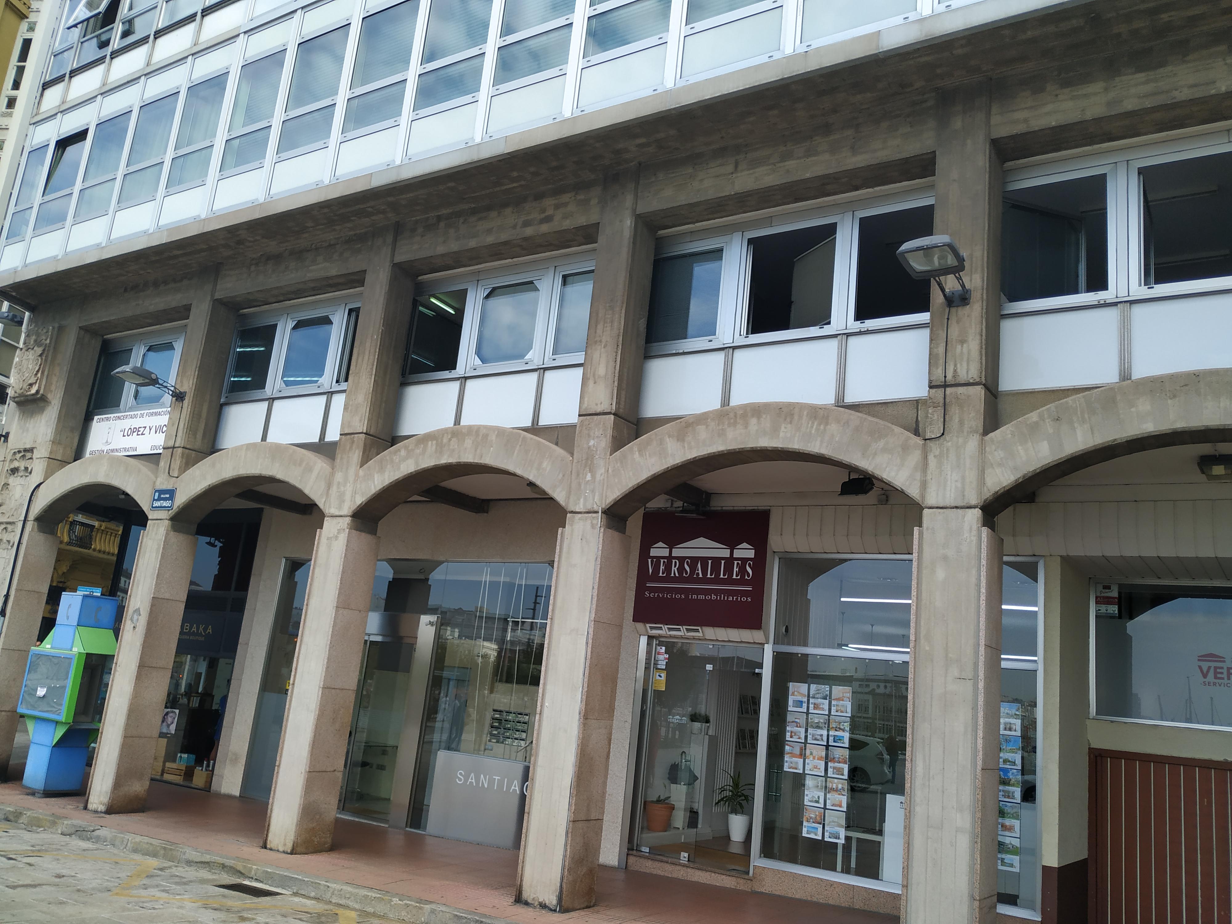 Ventanas abiertas en una de las plantas del inmueble
