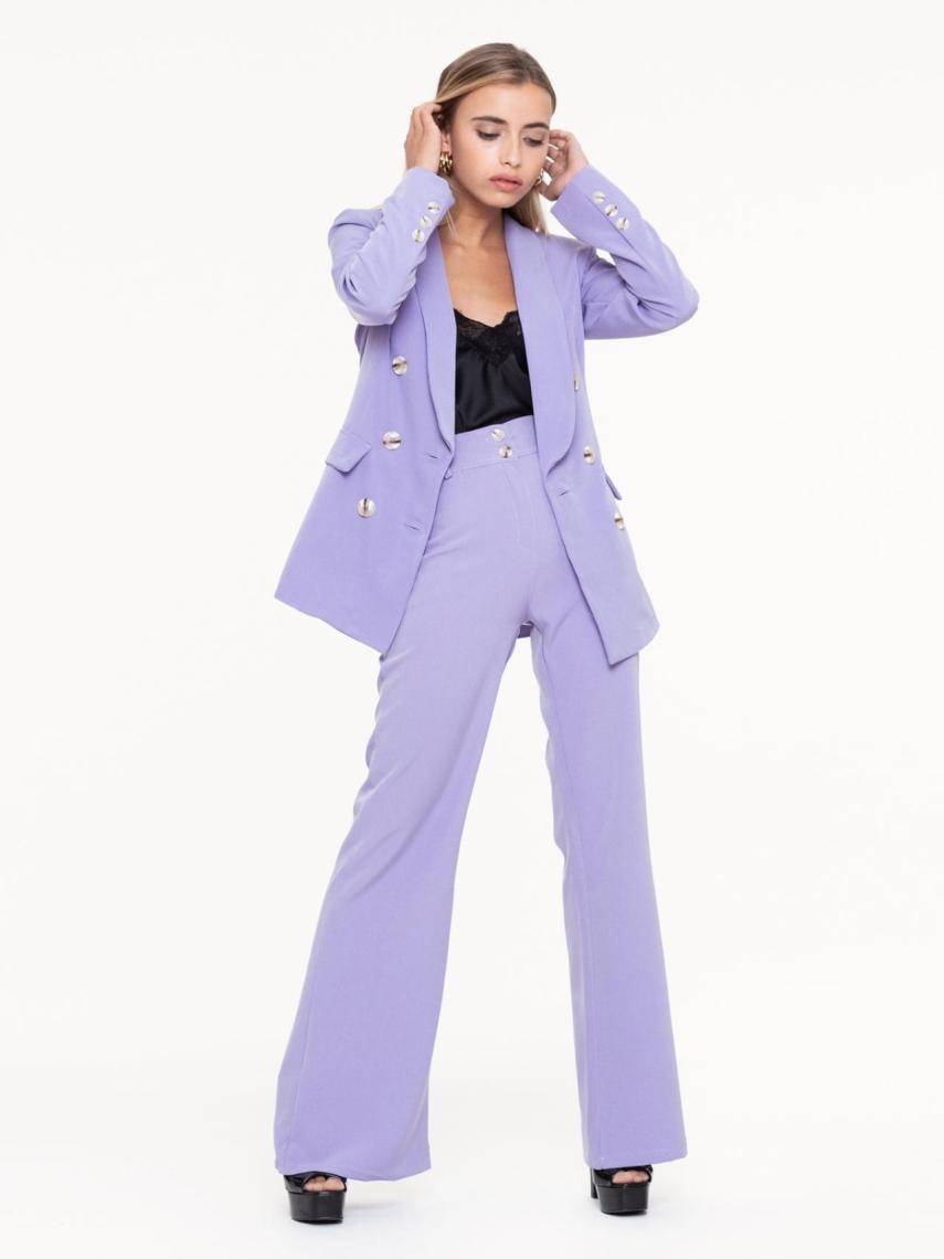 El traje lila al completo de la firma de la 'influencer', Glowrias.