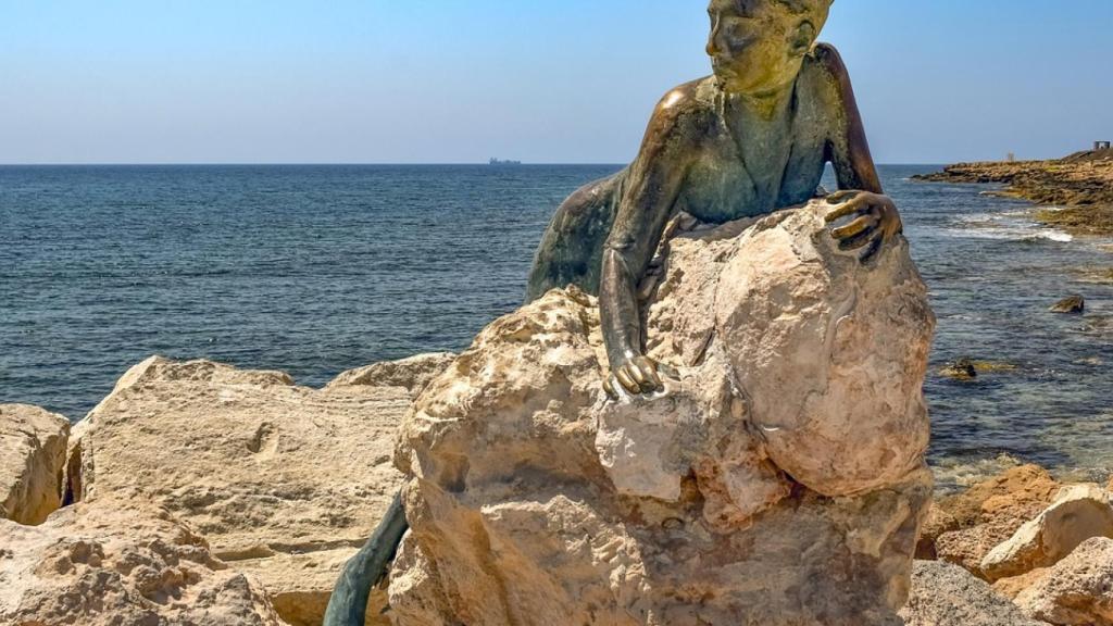 Petra Toy Romiou o Roca de Afrodita, cuenta la leyenda que la diosa nació en Paphos.