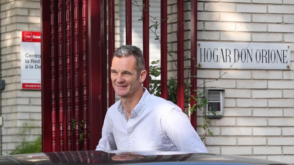 La mirada y el gesto cabizbajo de Urdangarin muestran la situación incómoda que vive.