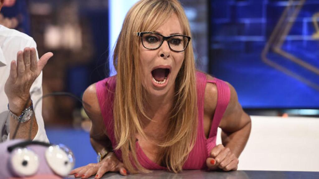 Ana Obregón pidió unas gafas entre el público de 'El Hormiguero' para poder leer los rótulos.