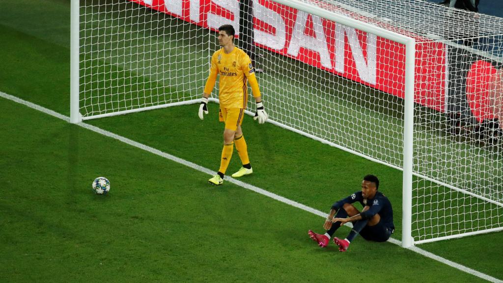 Courtois, abatido tras encajar un gol en Champions
