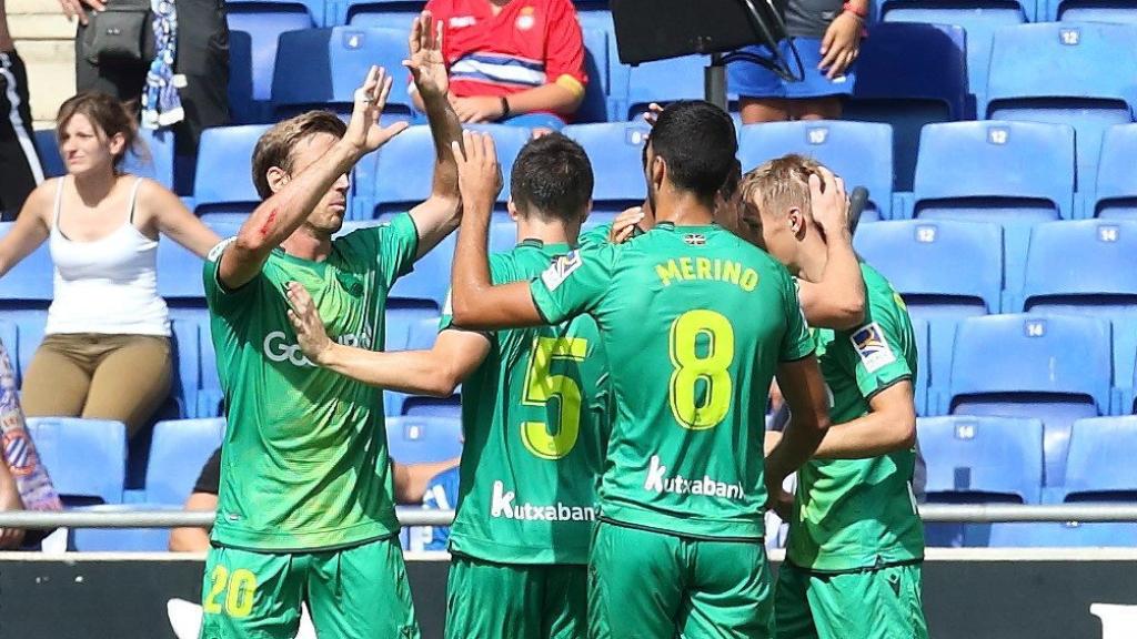 La Real Sociedad celebra uno de sus goles en Cornellá. Foto: Twitter (@RealSociedad)