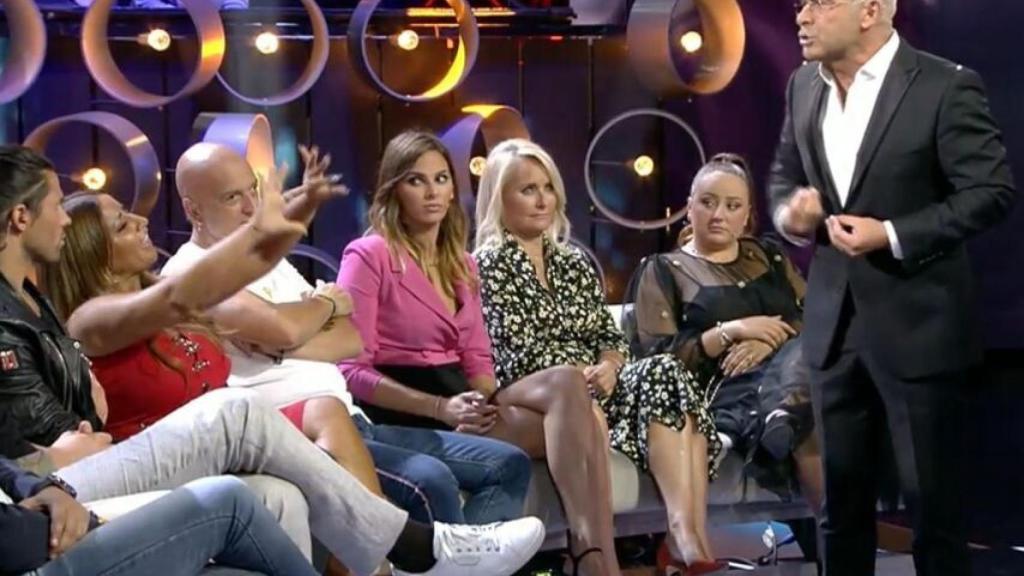 Jorge Javier y la madre de Noemí Salazar en plena guerra.