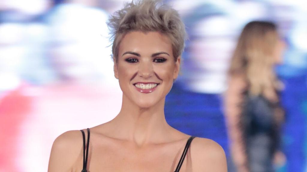 María Jesús Ruiz sobre una pasarela de moda.