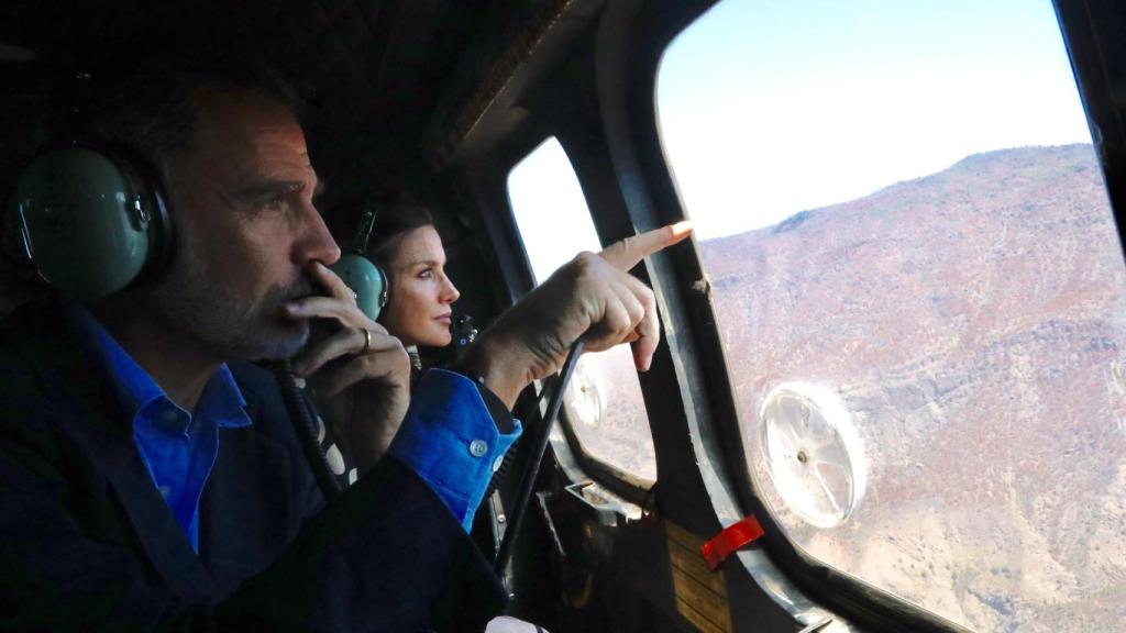 Felipe y Letizia, muy atentos a la devastación que ha sufrido la zona de Gran Canaria.