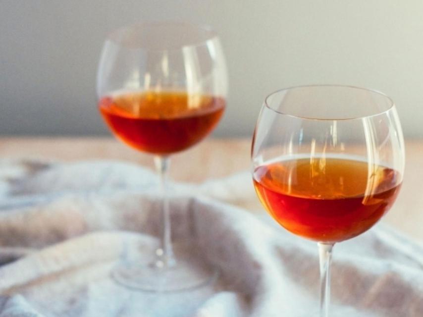 Queso, pescado o carne, los vinos naranjas maridan con todo.