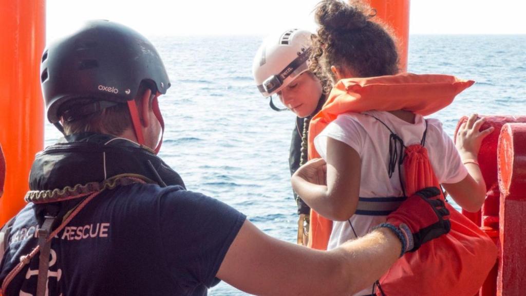 Migrantes en el interior del Ocean Viking.