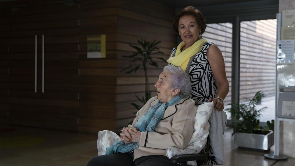 Carmen y su madre Teresa, de 99 años y medio.
