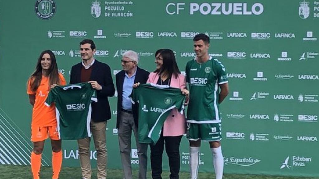 Casillas, en la presentación del Pozuelo. Foto: Twitter (@Cfpozuelo)