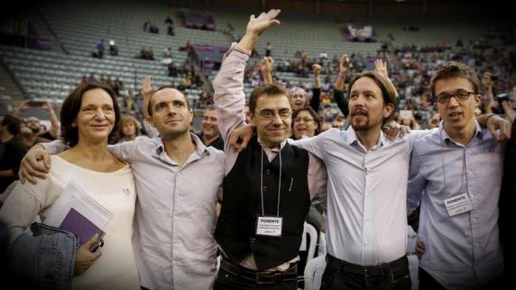 Carolina Bescansa, Luis Alegre, Juan Carlos Monedero, Pablo Iglesias e Íñigo Errejón, los fundadores de Podemos, en Vistalegre I.