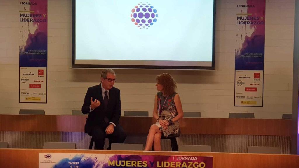 Pablo Isla, presidente de Inditex y Gloria Lomana, presidenta de 50&50 GL.