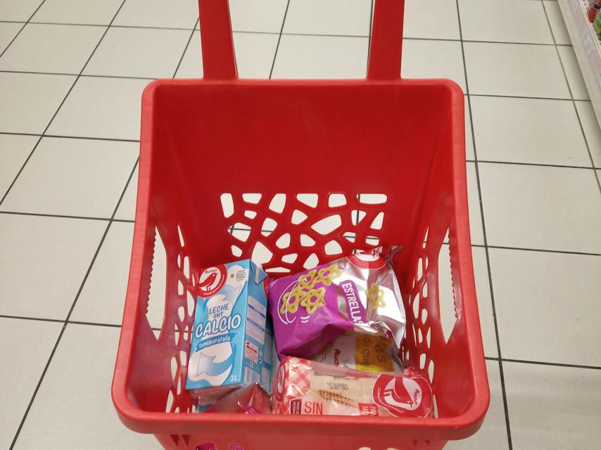 La cesta de la compra en Alcampo.