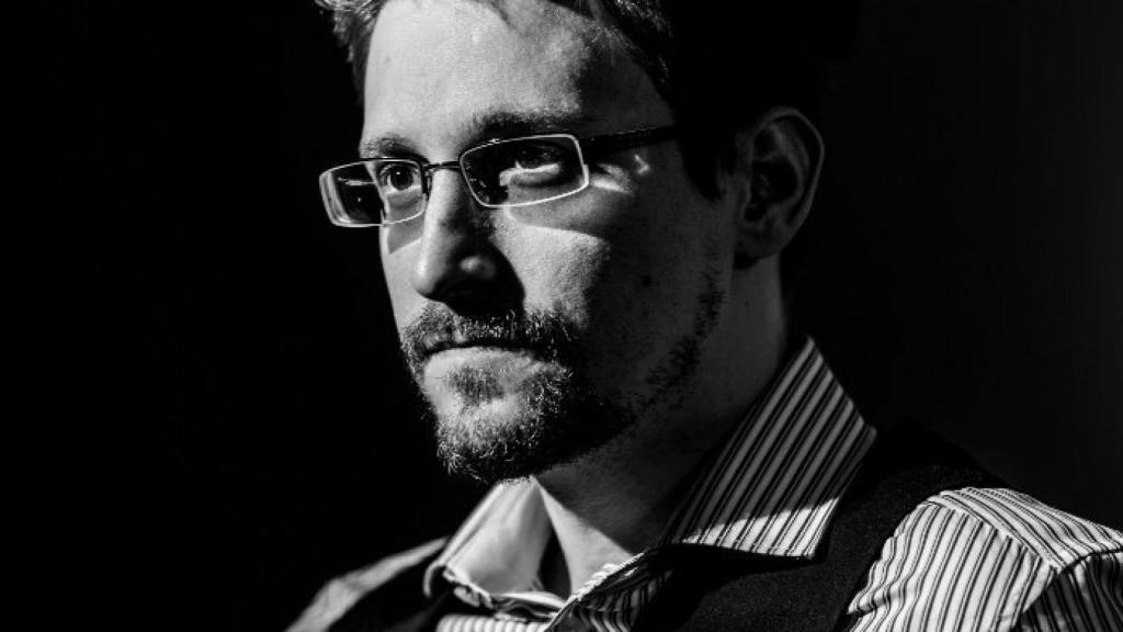 snowden. Lindsay Mills