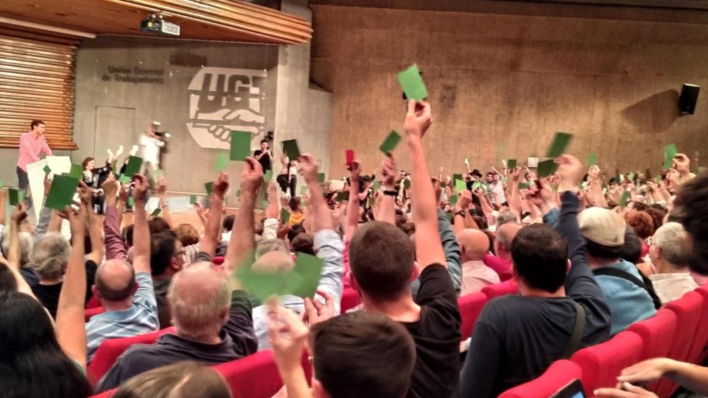 Una sola tarjeta roja contra la propuesta de que Íñigo Errejón sea candidato de Más País al 10-N.