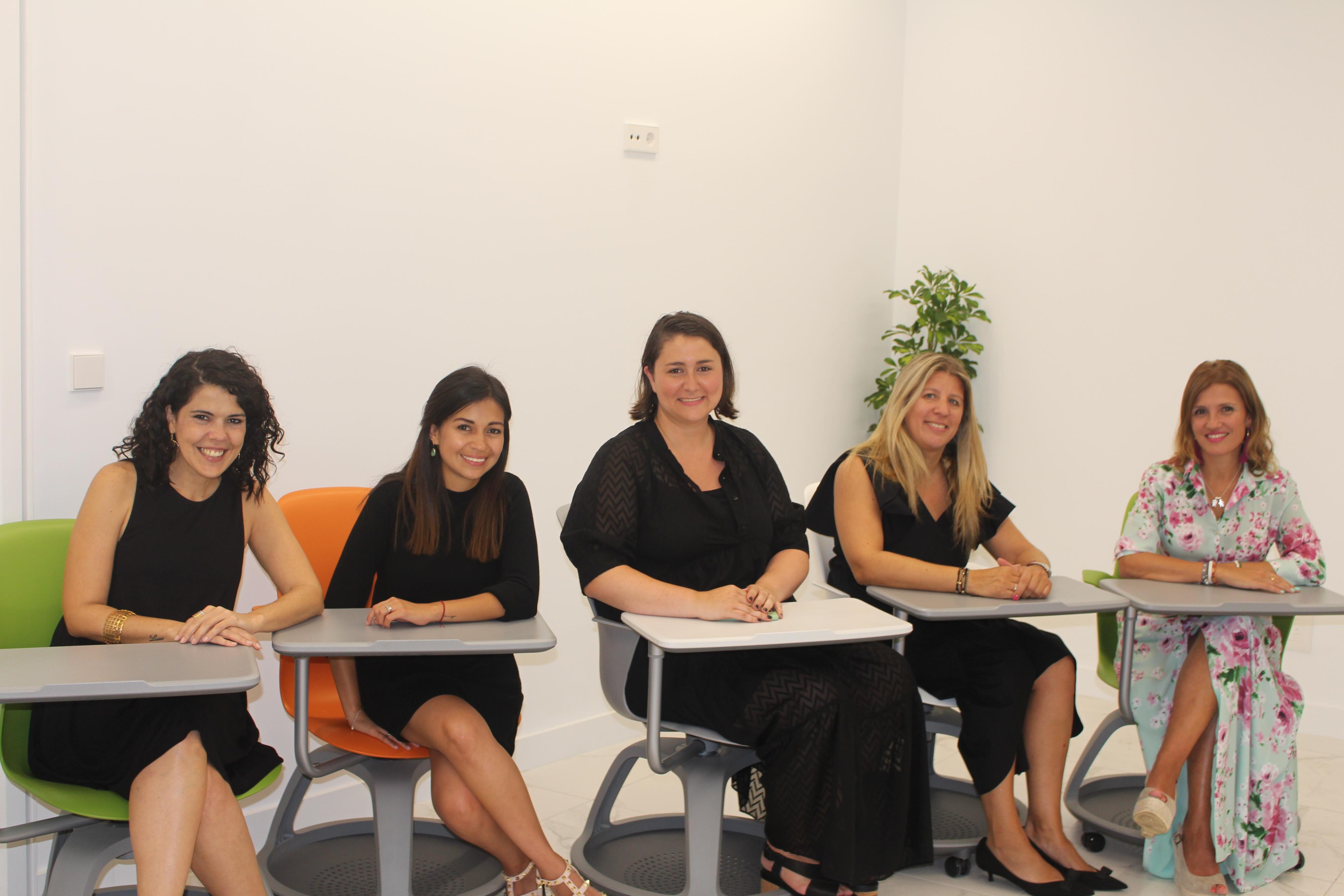 El equipo junto a Natalia Martínez, propietaria de Oh! mininet, una de las primeras personas que confió en Talentiers como clienta