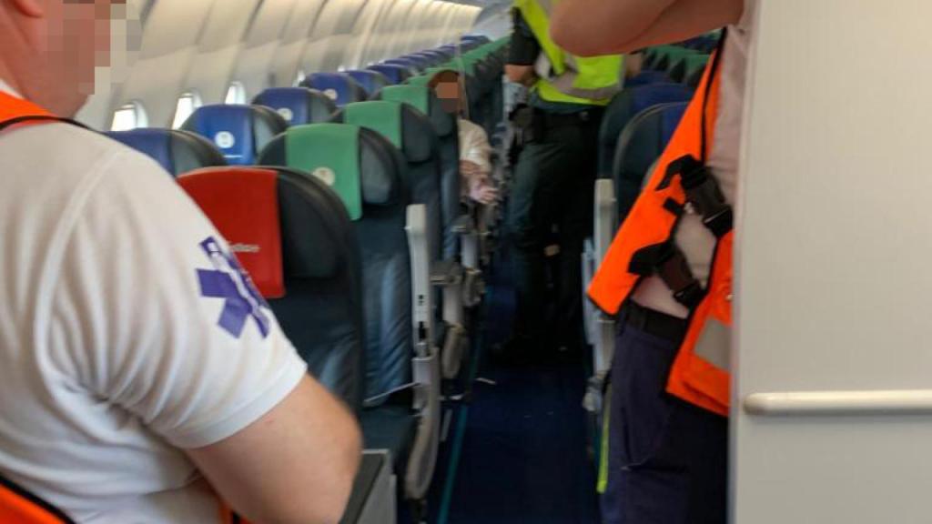 Interior del avión accidentado de Evelop.