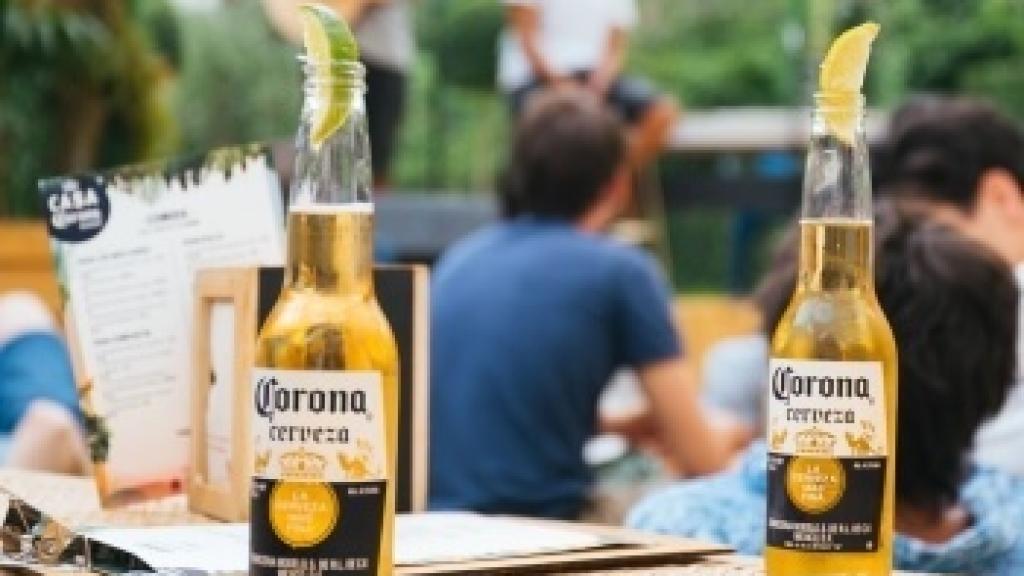 Cerveza Corona.