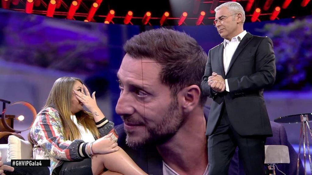 Rocío Flores también recordó entre lágrimas a su abuela, Rocío Jurado.