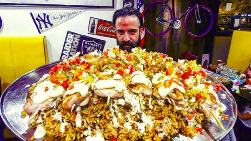 Joe Burger y su cena en el My Way American Restaurant de Sevilla