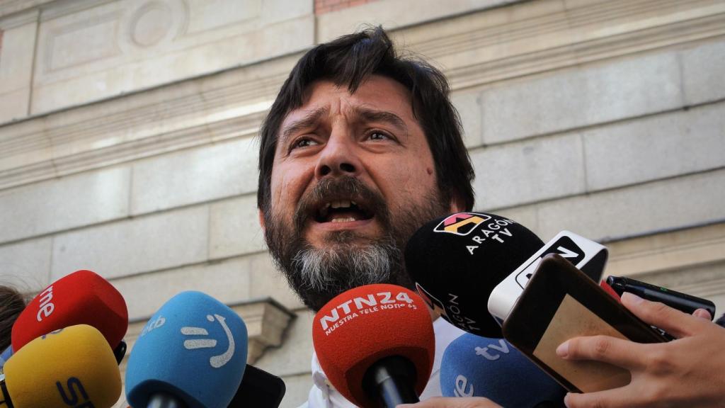 Rafa Mayoral, en el patio del Congreso de los Diputados.
