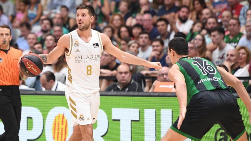 Laprovittola frente al Joventut. Foto: Twitter (@RMBaloncesto)
