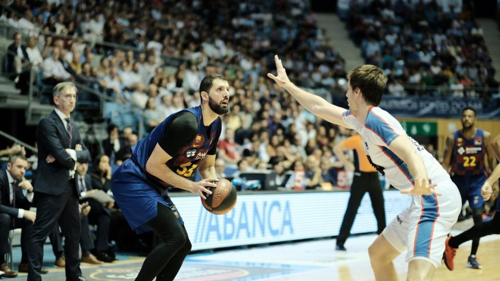 Mirotic frente al Obradoiro. Foto: Twitter (@RMBaloncesto)