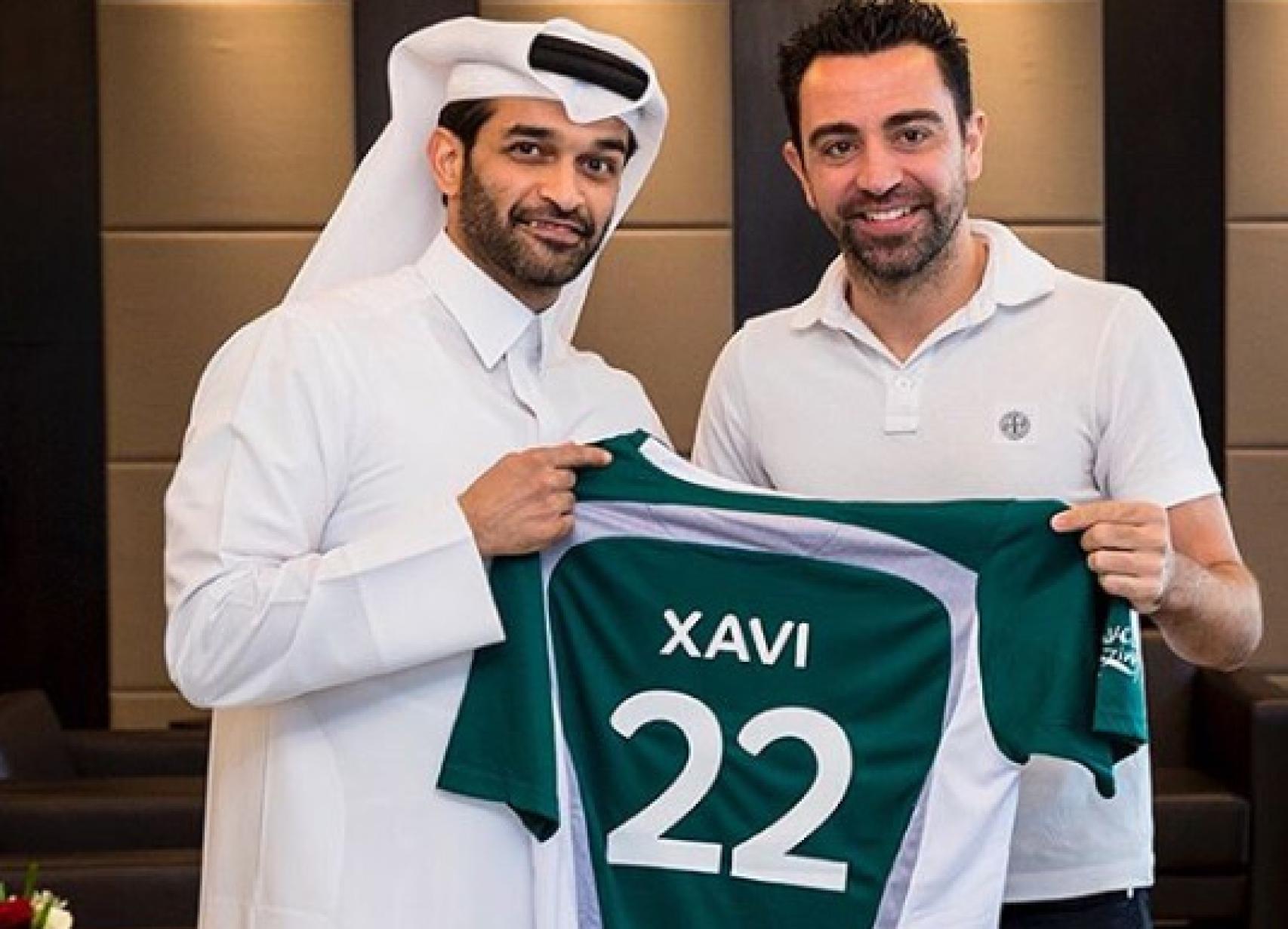 Xavi renovando como embajador del polémico mundial de Qatar de 2022.