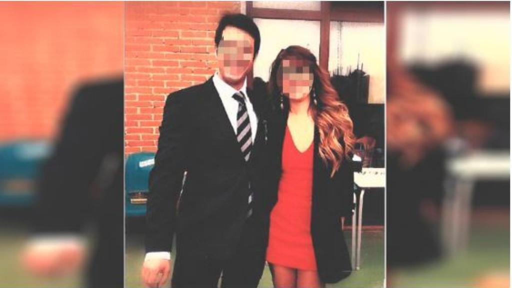 Foto del juez y su exmujer aportada por el demandante./