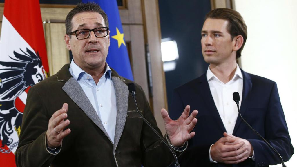 Heinz-Christian Strache, líder del FPÖ y Sebastian Kurz (ÖVP), en una conferencia en Viena en 2017.