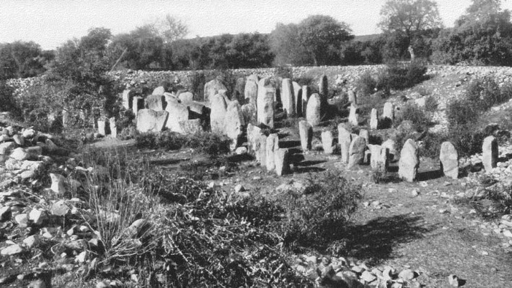 Vista del dolmen de Guadalperal antes de quedar sumergido.