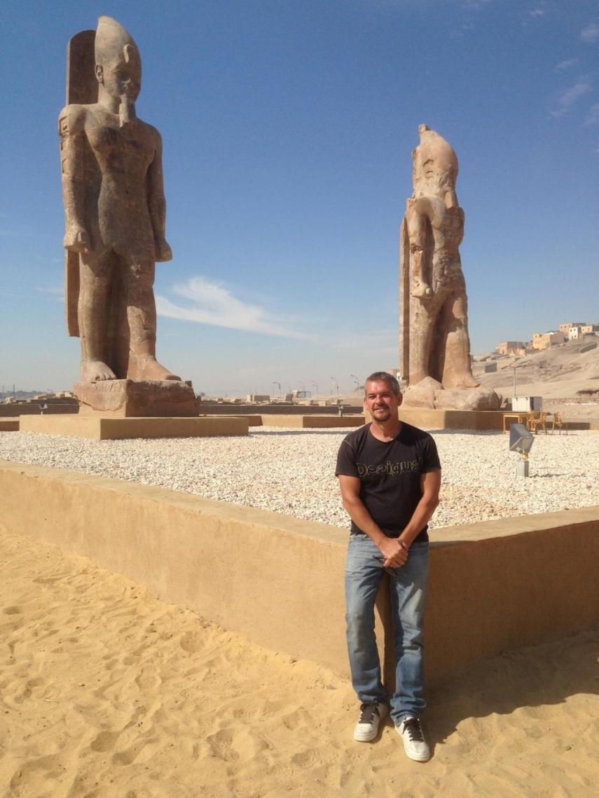 López Marcos y los Colosos de Memnón, que sacó del Nilo y trasladó unos 50 metros.