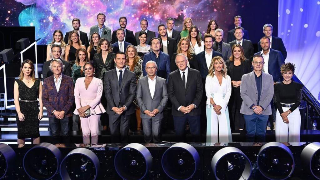 La foto de familia de los rostros más importantes de Mediaset España.