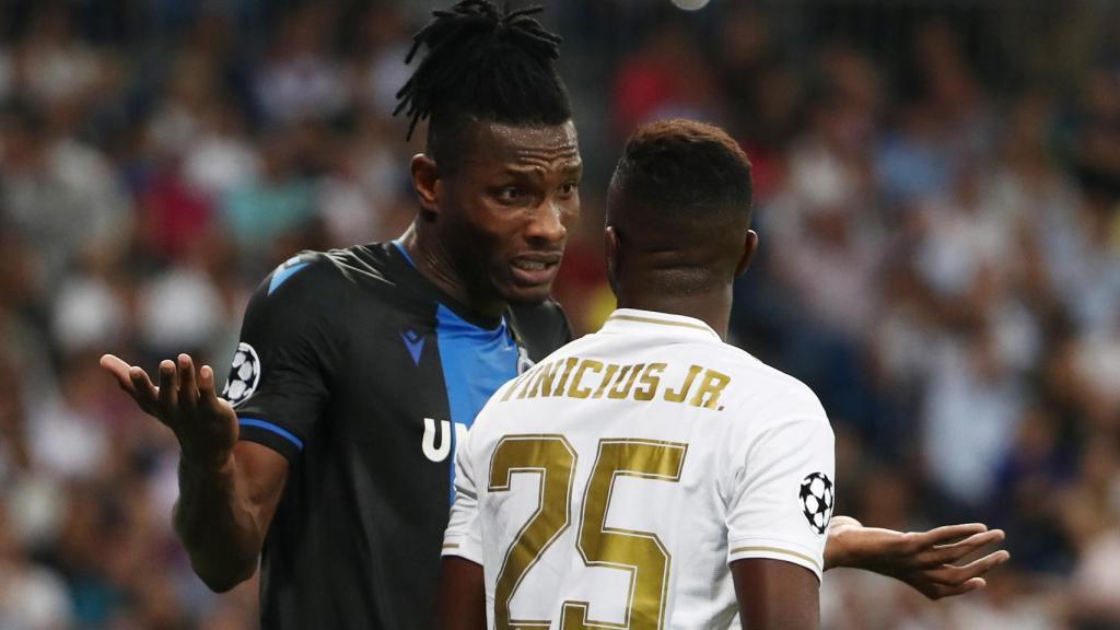 Simon Deli se encara con Vinicius