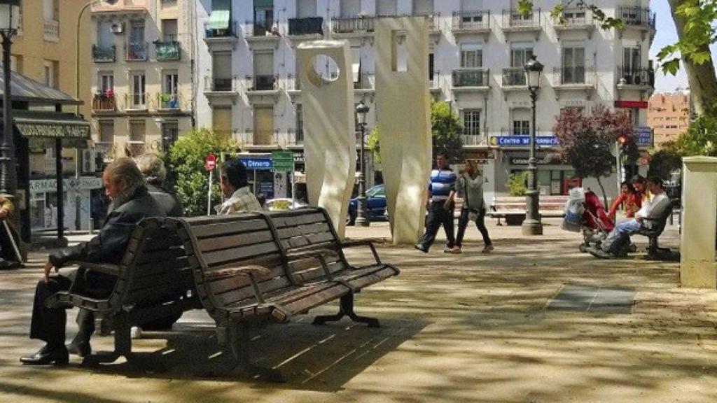 Imagen de una plaza en el Puente de Vallecas (Madrid).