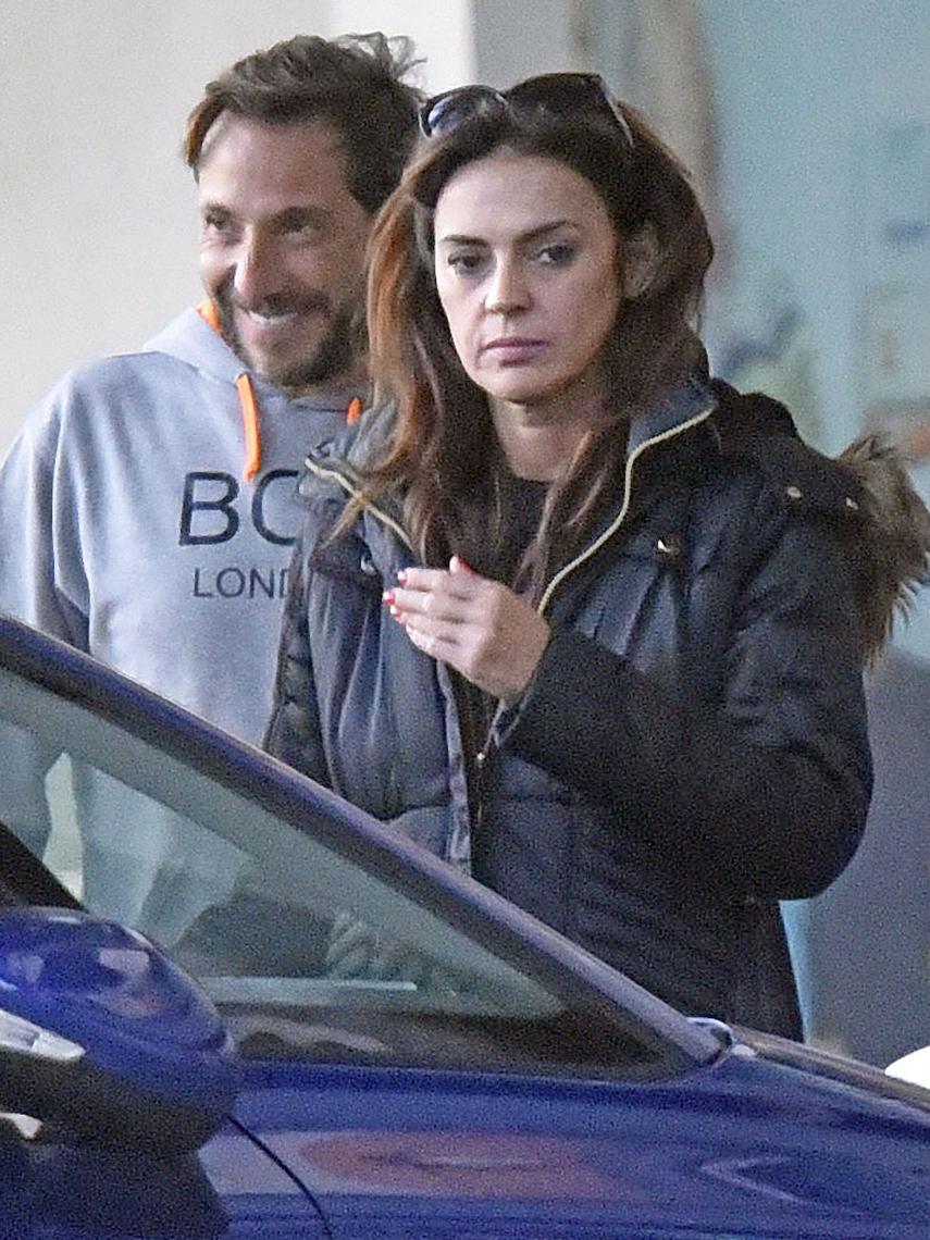 Olga Moreno lleva 20 años al lado de Antonio David, apoyándole en la sombra hasta que sale a defenderle puntualmente.