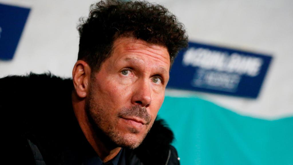 Simeone en el banquillo de Moscú