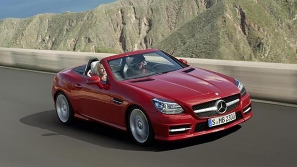 Los ladrones intentaron vender su Mercedes rojo a través de Milanuncios.