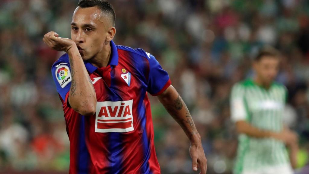 Orellana celebra su gol con el Eibar ante el Betis.