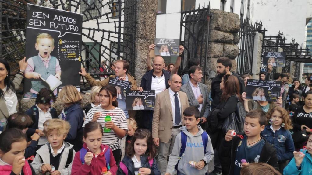 Protesta ante el Colegio Labaca