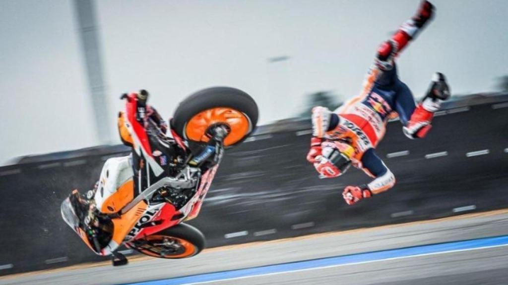 Márquez en su caída días antes de proclamarse campeón del mundo.