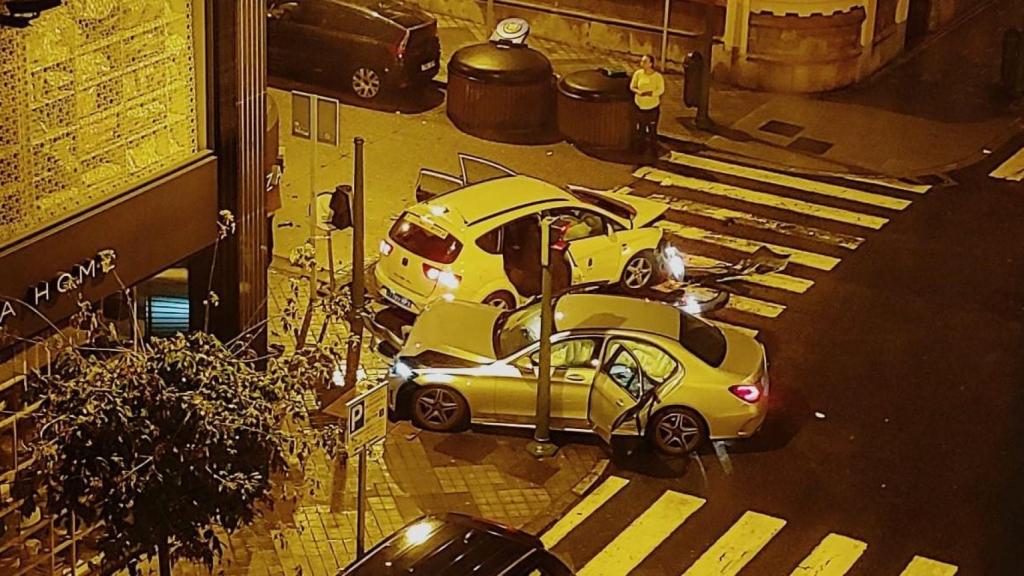 Se da a la fuga por A Coruña tras provocar un accidente en la plaza de Lugo