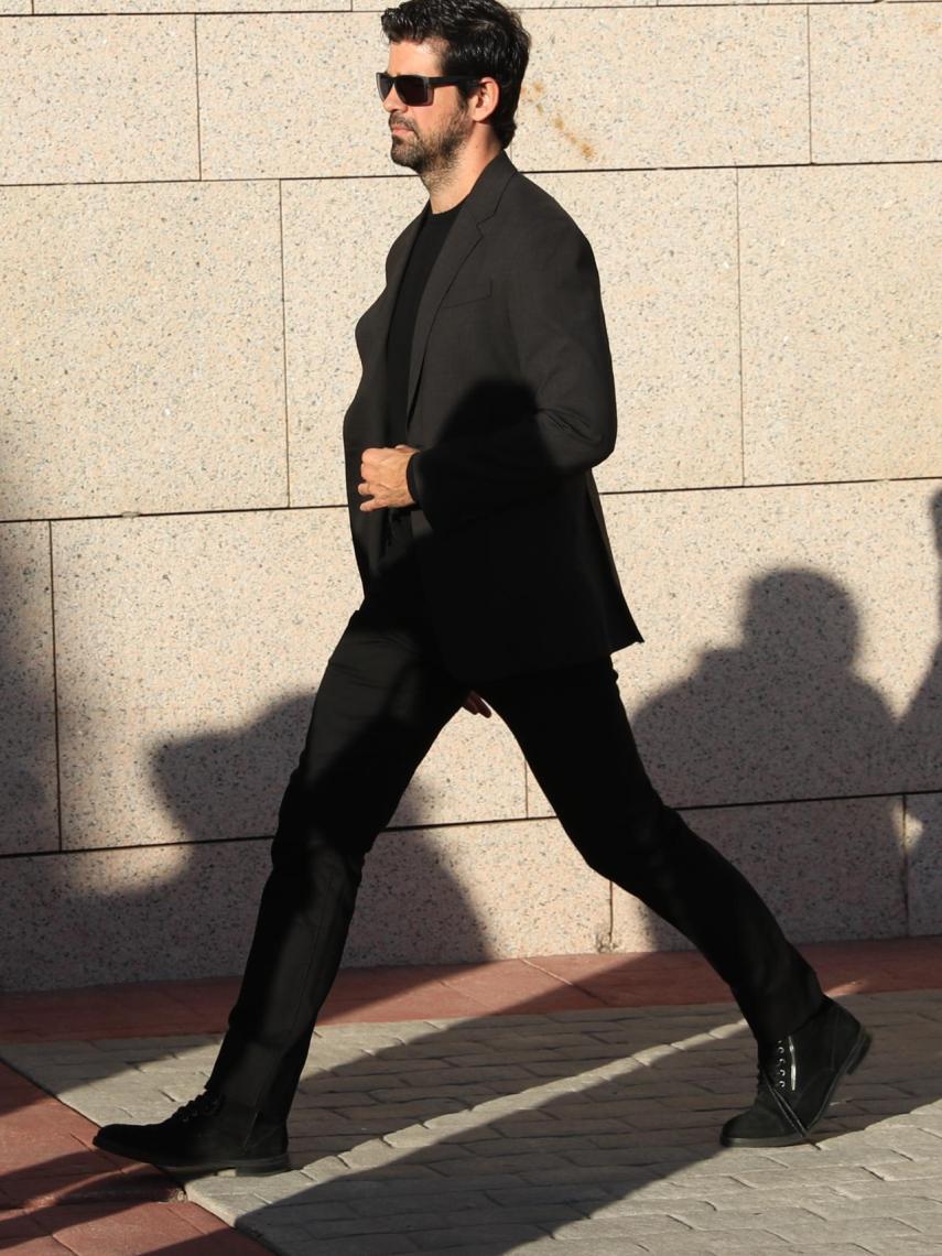 Miguel Ángel Muñoz, de riguroso luto en el funeral de José Sámano.