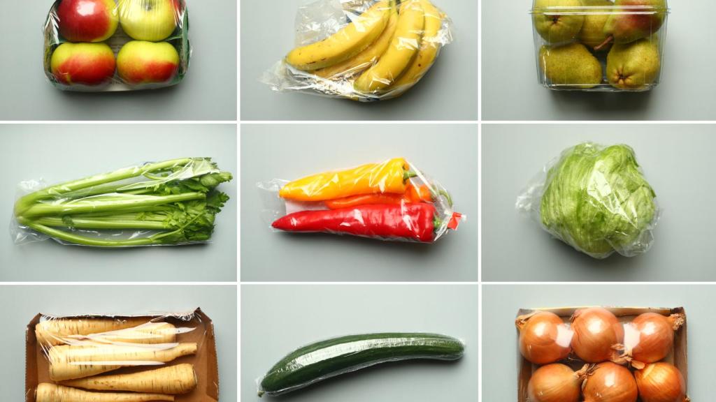 Alimentos frescos envasados en plásticos.